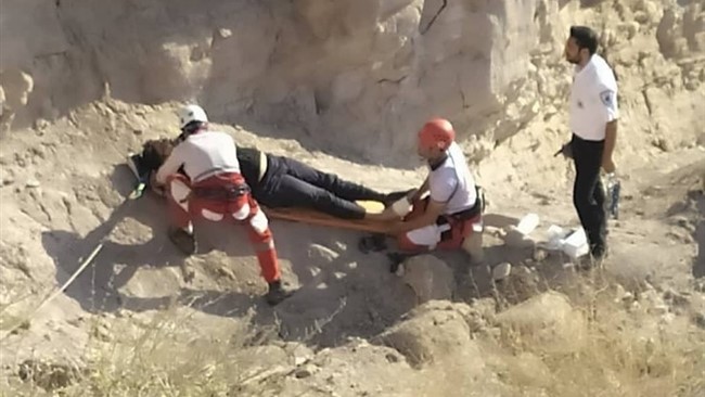 در پی سقوط ۲۹ اتباع افغانستانی در حفره چاه در محور فرعی منوجان به بندرعباس در ساعت ۲۳ و ۲۰ دقیقه شامگاه دوشنبه هفدهم خردادماه دو نفر کشته شدند.