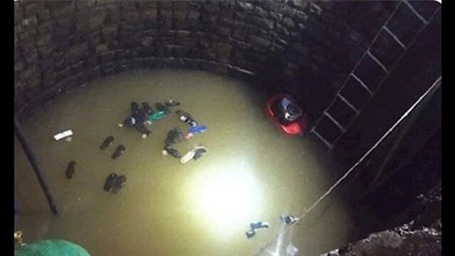 پلیس محلی هند اعلام کرد: ۳۰ نفر از اهالی روستایی در ایالت مادیا پرادش که سعی در نجات جان یک کودک داشتند به داخل چاه سقوط کردند.