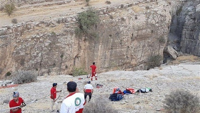 مدیر روابط عمومی اورژانس 115 ایلام گفت: دره نورد کرمانشاهی در پی سقوط از ارتفاع در دره ویژدرون از ناحیه پا دچار شکستگی شد.