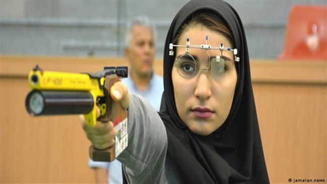 المپیک تابستانی ۲۰۲۱ توکیو شاهد حضور ۱۲ زن ورزشکار ایرانی خواهد بود. اما همه این ۱۲ ورزشکار زیر پرچم ایران به میدان نمی‌روند.
