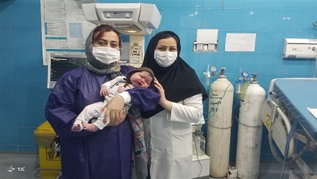 متخصص زنان، زایمان و نازایی بیمارستان حضرت فاطمه الزهرا (س) مهر گفت: نوزادی با وزن ۵ کیلو و ۷۰۰ گرم در بیمارستان حضرت فاطمه الزهرا (س) شهرستان مهر، متولد شد.