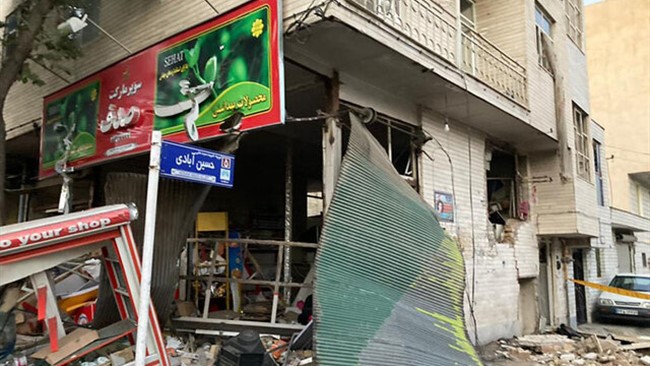 رئیس سازمان آتش نشانی و خدمات ایمنی شهرداری قزوین گفت: انفجار و آتش سوزی در منزل مسکونی در خیابان اصفهان شهر قزوین موجب تخریب و خسارت به 5 مغازه و منزل مسکونی شد.