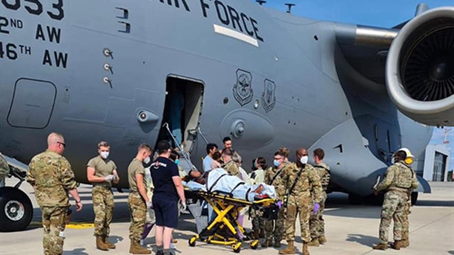 یک زن باردار افغان که در حال تخلیه از افغانستان و انتقال از قطر به آلمان بود، در هواپیمای ارتش امریکا وضع حمل کرد.