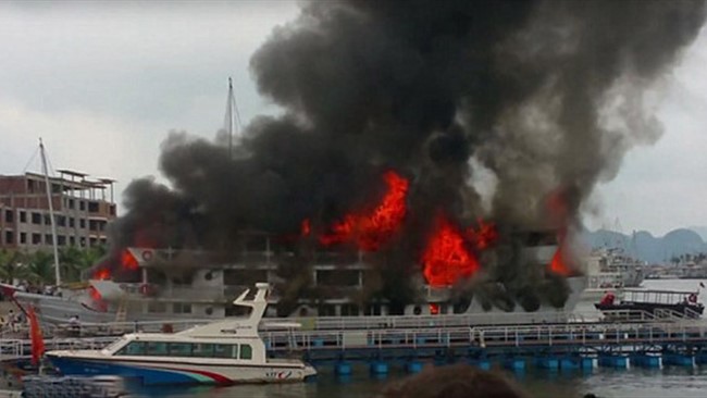 رئیس اداره آتش نشانی و خدمات ایمنی کیش از اطفای حریق در یکی از کشتی‌های تفریحی جزیره کیش خبر داد.