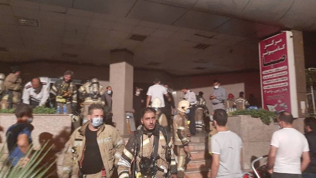 سخنگوی سازمان آتش نشانی و خدمات ایمنی شهرداری تهران از نجات بیش از ٨٠ نفر در حریق مجتمع تجاری-مسکونی خبر داد.
