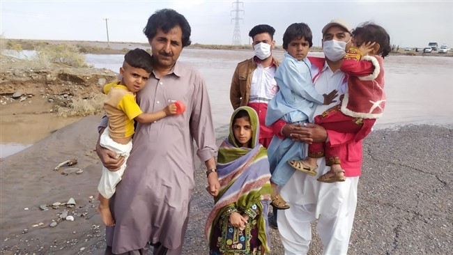 رییس هلال احمر دلگان در جنوب سیستان و بلوچستان گفت: با تلاش امدادگران هلال احمر این شهرستان یک خانواده هفت نفره دلگانی از غرق شدن حتمی در سیل نجات یافتند.
