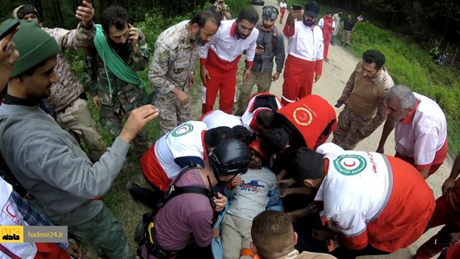 تیم های هلال احمر ۳ جوان گمشده در دریاچه سد استقلال میناب را زنده نجات دادند.