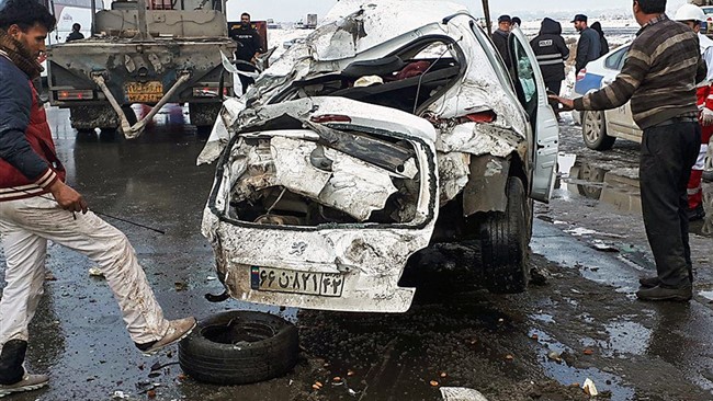 برخورد پشت سر هم ۶ خودرو در جاده امام زاده هاشم – رستم آباد، ۶ نفر را مصدوم و راهی بیمارستان کرد.