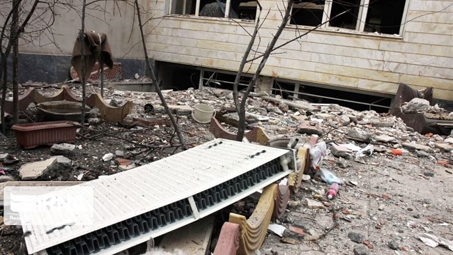 فرمانده انتظامی شهرستان دهلران گفت: براثر انفجار شی بجا مانده از دوران جنگ تحمیلی در حیاط منزل مسکونی، ۴ نفر کشته و زخمی شدند.