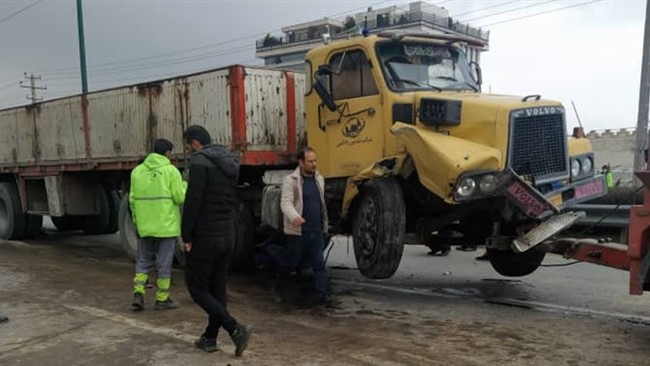 سخنگوی سازمان آتش‌نشانی و خدمات ایمنی شهر تهران از جانباختن یک تن در پی تصادف کامیونت و تریلر در جاده خاوران خبر داد.