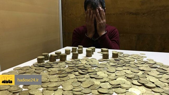 فرمانده انتظامی استان گفت: با تلاش کارآگاهان پلیس آگاهی استان 5 عضو باند جعل سکه های پارسیان شناسایی، دستگیر و 143 سکه تقلبی در این رابطه کشف شد.