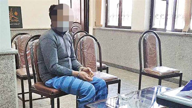پسر جوانی که مدعی است به خاطر ناسزاگویی مرتکب قتل دوستش شده است، در دادگاه کیفری یک استان تهران محاکمه شد.