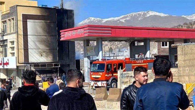 دقایقی پیش جایگاه سی ان جی جمعه بازار یاسوج، مرکز استان کهگیلویه و بویراحمد منفجر و دچار آتش سوزی شد.