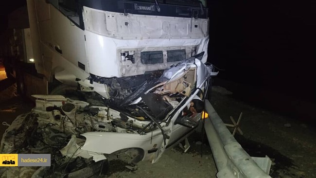 حادثه تصادف شاخ به شاخ یک دستگاه خودروی سواری پژو با تریلر در محور طبس - یزد منجر به فوت یک نفر و جراحت دو نفر شد.