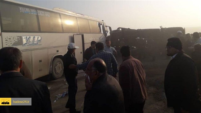 به دنبال برخورد یک دستگاه اتوبوس حامل کارگران با سواری در محدوده آزادراه معلم شهراصفهان، ۱۲ نفر زخمی شدند.