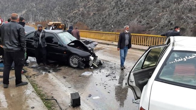 رئیس اورژانس ۱۱۵ استان کهگیلویه و بویراحمد، از فوت یک نفر و مصدوم شدن ۱۲ نفر در پی برخورد شاخ به شاخ دو خودرو در محور یاسوج - اصفهان خبر داد.