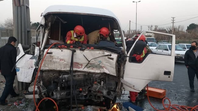سخنگوی سازمان آتش‌نشانی گفت: تصادف یک دستگاه مینی‌بوس با نیسان در بزرگراه شهید آوینی تهران ۶ مصدوم بر جای گذاشت.
