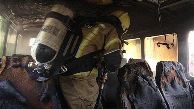 مینی بوس مسافربری در حین حرکت دچار آتش سوزی شد که با هوشیاری راننده و حضور به موقع آتش نشانان این حادثه بدون تلفات به پایان رسید.