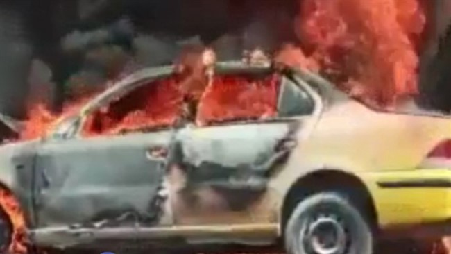 تاکسی حامل سوخت در محور بند زرک میناب پس از برخورد با یک دستگاه کامیون دچار آتش سوزی شد.