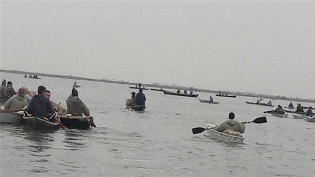 بیش از یکصد شکارچی غیرمجاز سوار بر قایق‌های خود با سلاح های شکاری به محیط بانان شبه جزیره میانکاله حمله کردند.