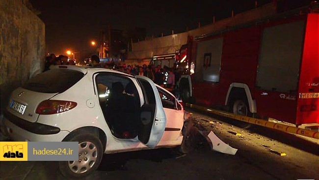 رییس پلیس راه البرز اعلام کرد: برخورد یک دستگاه خودروی ۲۰۶ با حفاظ آهنی کنار بزرگراه شهید همت سبب مرگ ۲ جوان ۲۰ ساله شد.