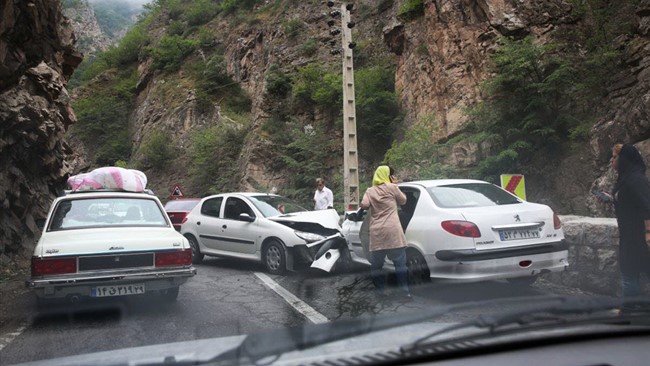 رئیس مرکز اورژانس و فوریت‌های پزشکی البرز گفت: برخورد دو دستگاه خودرو سمند در جاده کرج - چالوس ۱۰ مصدوم بر جا گذاشت.