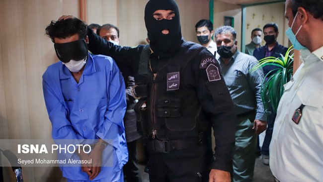 ماموران پلیس پیشگیری تهران بزرگ مردی را با یک قبضه اسلحه وینچستر در جنوب تهران دستگیر کردند.
