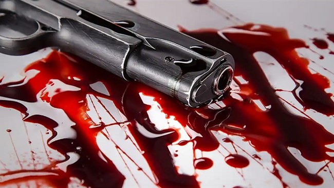 یک دختر ۱۲ ساله در جیرفت با شلیک گلوله پدر خود به قتل رسیده است.