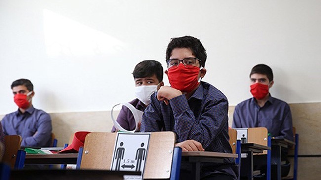 مدیرکل آموزش و پرورش استان کرمان درباره موضوع امتیازدهی دانش‌آموزان به معلمان برای قانون رتبه‌بندی نیز بیان کرد: این موضوع صحت ندارد و نه در قانون و در آیین‌نامه چنین چیزی گنجانده نشده است.