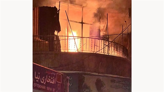 سخنگوی سازمان آتش‌نشانی و خدمات ایمنی شهر تهران از نجات چهار تن در حادثه آتش‌سوزی یک ساختمان مسکونی در خیابان کریمخان خبرداد.