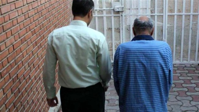 مرد میانسال که به خاطر اختلاف با پسر جوانش او را به قتل رسانده بود، در دادگاه کیفری یک استان تهران محاکمه شد.