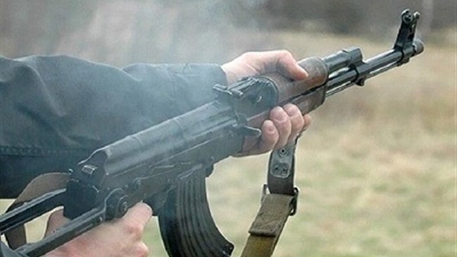 درگیری مسلحانه بین دو نفر در شاهرود به قتل یک مرد ۳۸ ساله انجامید، شاهدان از حمل سلاح جنگی کلاشنیکف ای کی ۴۷ توسط یکی از افراد خبر می‌دهد.