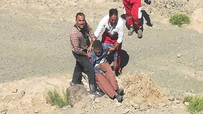 مدیر عامل جمعیت هلال احمر استان ایلام گفت: پس از سه ساعت عملیات جستجو و نجات توسط نجاتگران هلال احمر پیرمرد 71 ساله مفقود شده در ارتفاعات کوه شلم پیدا و تحویل خانواده داده شد.