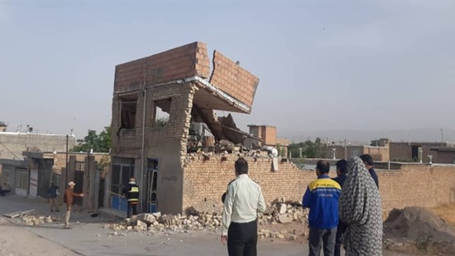 فرمانده انتظامی فاروج از انفجار یک ساختمان دوطبقه در روستای مایوان و مجروح شدن یک پیرمرد 60 ساله در این حادثه خبر داد.