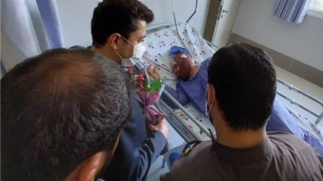 مامور انتظامات بوستان‌ بهار مشهد شب گذشته مورد حمله یک موتورسوار قرار گرفت و با ضربه چاقو مجروح شد.