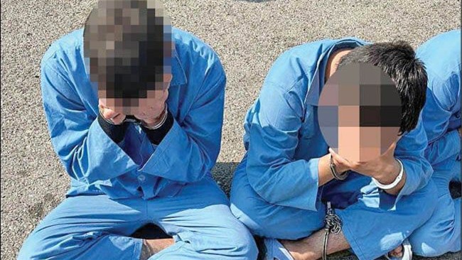 رئیس پلیس فتای استان اصفهان گفت: کلاهبردارانی که با جانمایی اسکیمر در کارتخوان دستفروش آلوچه و ذرت از شهروندان کلاهبرداری کرده بودند، دستگیر شدند.