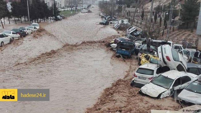 معاون امداد و نجات هلال احمر فارس از کشف جسد یک مفقودی دیگر سیل شرق استان خبر داد و گفت: با تلاش امدادگران جسد یک پسر بچه سه ساله صبح امروز کشف شد.