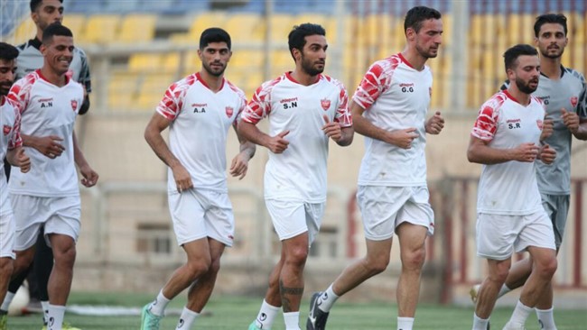 پدیده جوان فصل گذشته لیگ دسته اول فوتبال ایران در شرایطی که در رادار باشگاه پرسپولیس قرار گرفته بود، روز گذشته به صورت رسمی قراردادش با گل‌گهر را به امضا رساند.