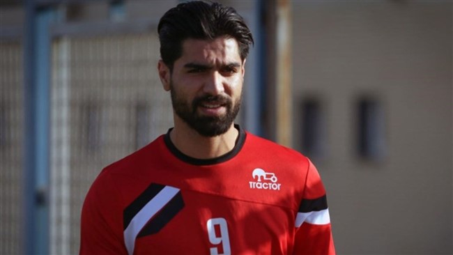 استفاده گل محمدی از وحدت هنانوف و گئورگی گولسیانی به جای رضا اسدی در پرسپولیس