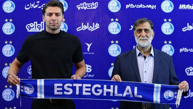 سعید مهری هافبک میانی استقلال قرارداد خود را به مدت یک فصل دیگر با این باشگاه تمدید کرد.