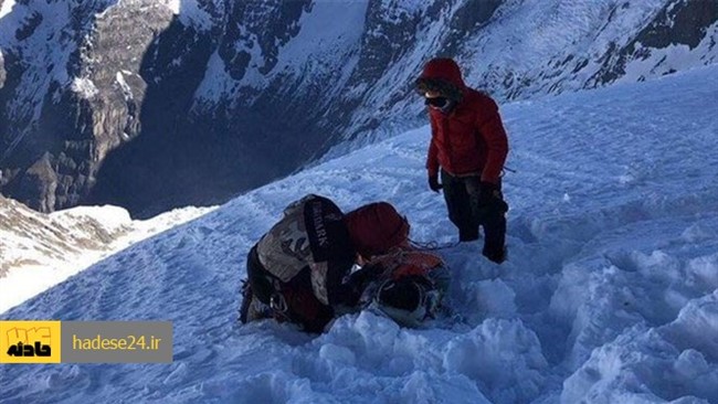 یک کوهنورد در منطقه علم کوه به دلیل سقوط در شکاف یخی جان خود را از دست داد.