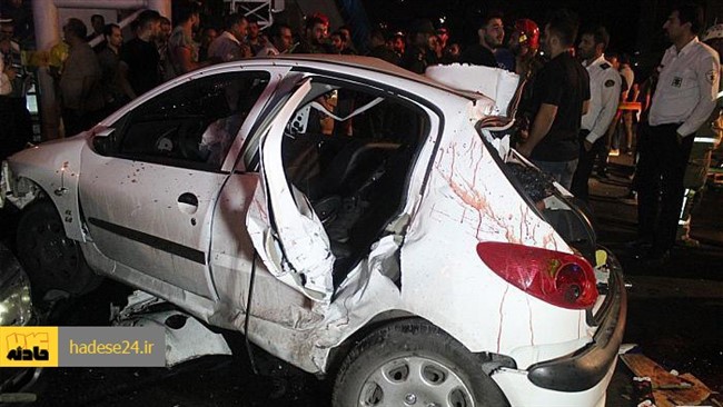 در حادثه برخورد یک دستگاه خودروی کامیون با سواری ۲۰۶ دو نفر از سرنشینان خودروی سواری در دم فوت کردند و راننده آن مجروح شد.