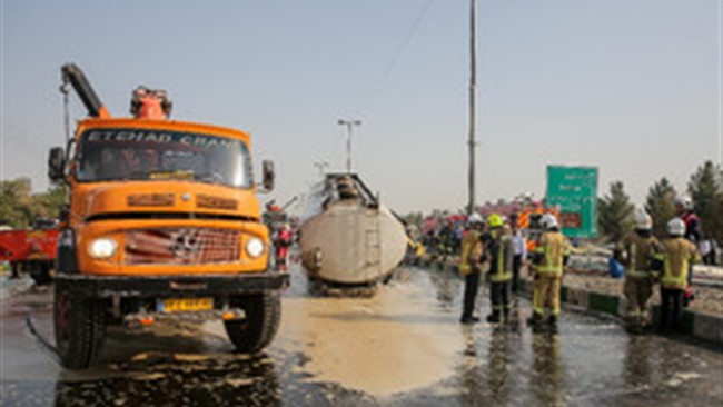 مدیرعامل آتش نشانی مشهد گفت: تریلی حامل سوخت روی پراید در جاده مشهد به گلبهار واژگون شد.