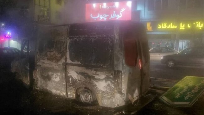 خبرهای غیررسمی از خسارت و آسیب‌دیدگی ۱۲ دستگاه آمبولانس در اعتراضات و حوادث دو شب گذشته در چندین شهر کشور حکایت دارد.