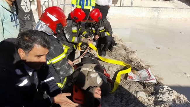 یک کارگر در کارگاه سنگبری واقع در روستای محمودآباد اصفهان به علت سقوط در مخزن سپتیک فاضلاب مصدوم شد.
