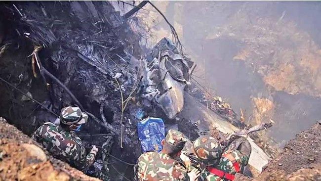 سقوط هواپیمای مسافربری با 72سرنشین پیش از فرود در فرودگاهی در شهر پوکارا در نپال جان دست‌کم 68نفر را گرفت.