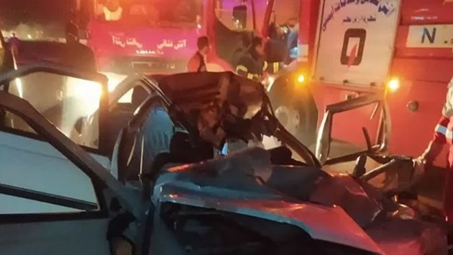 رئیس اورژانس لرستان از کشته و زخمی شدن ۴ نفر درتصادف دو خودرو سواری در پمپ بنزین بروجرد خبر داد و گفت: متاسفانه در این تصادف ۲ نفر جان خود را از دست دادند و ۲ نفر نیز مصدوم شدند.