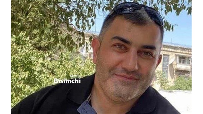 تصویر اورکسان اسگروف، افسر ارشد امنیتی را می‌بینید که در نتیجه حمله مسلحانه به سفارت جمهوری آذربایجان در ایران کشته شد.