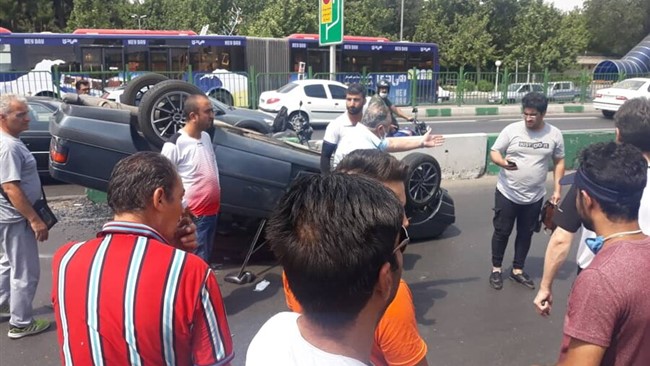 سازمان آتش‌نشانی اصفهان همچنین از فوت یک نفر و مصدوم شدن ۲ نفر بر اثر واژگونی یک دستگاه خودروی پژو ۲۰۷ در خیابان هزار جریب این شهر خبر داد.