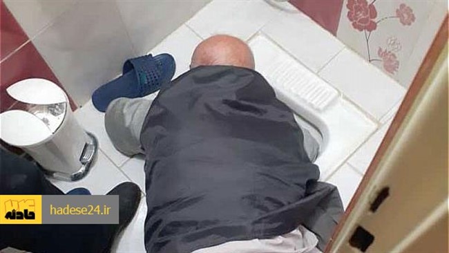 آتش‌نشانان دست مرد میانسالی را که درون کاسه توالت گیر کرده بود، رهاسازی کردند.